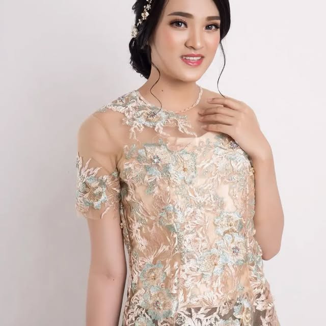 Kebaya modern custom